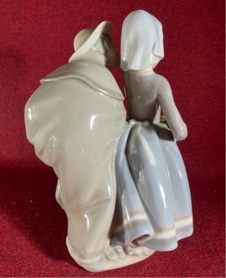 Figura de Lladró “ Beso Furtivo “ Descatalogada