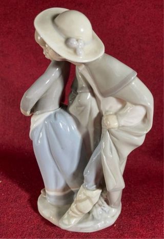 Figura de Lladró “ Beso Furtivo “ Descatalogada