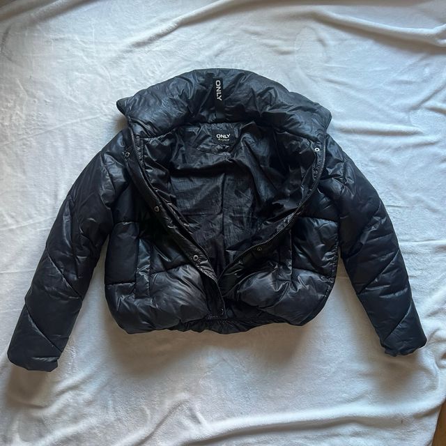 Abrigo acolchado negro