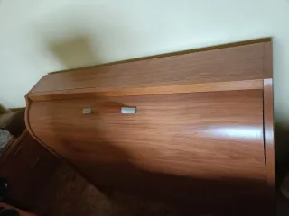 Mueble de madera marrón