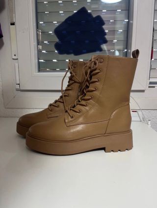 Botas estilo Martin color beige