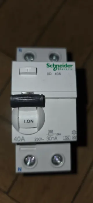 Interruptor Magnetotérmico Schneider C16A