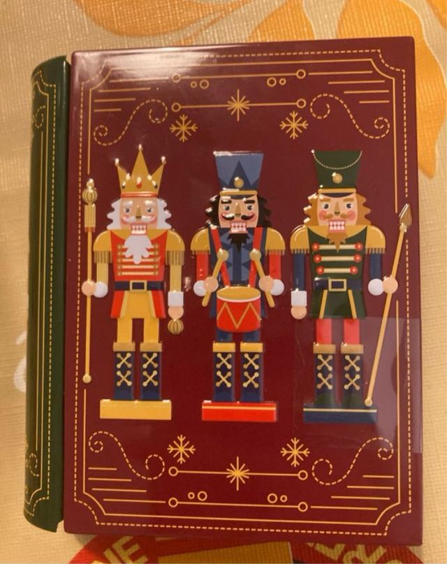 Caja Metálica Cascanueces