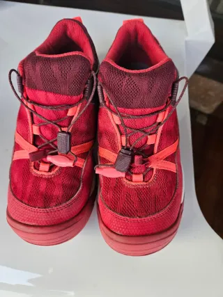 Zapatillas senderismo niña rojas