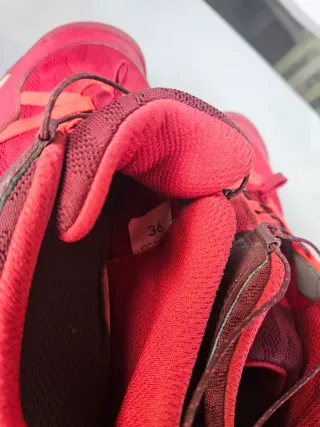 Zapatillas senderismo niña rojas