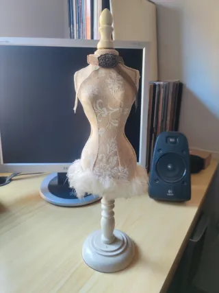 Busto expositor de collares y pendientes