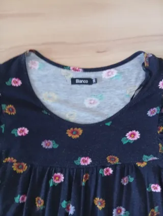 Vestido negro estampado con mangas abullonadas