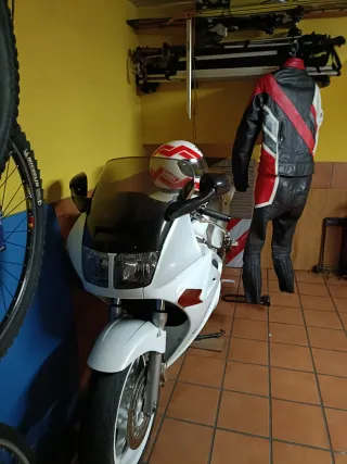 Equipo de moto; cuero, casco y botas