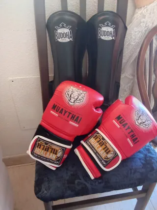 Kit Muay Thai: Guantes y Espinilleras Buddha