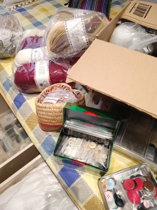 Lote de lanas y botones