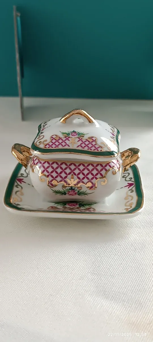 Zuppiera in miniatura verde e oro