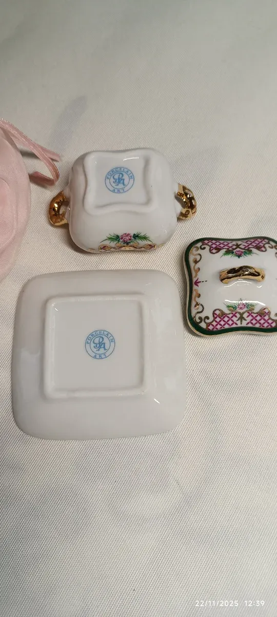 Zuppiera in miniatura verde e oro