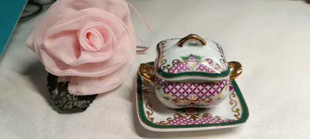 Zuppiera in miniatura verde e oro