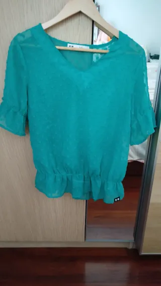 Blusa verde transparente marca Lylu