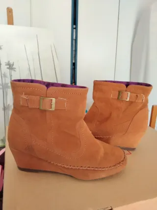 Botas de cuña marrones