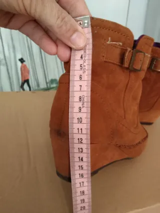 Botas de cuña marrones