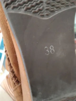 Botas de cuña marrones