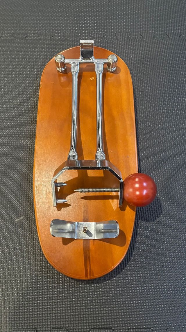 Jamonero de madera y metal