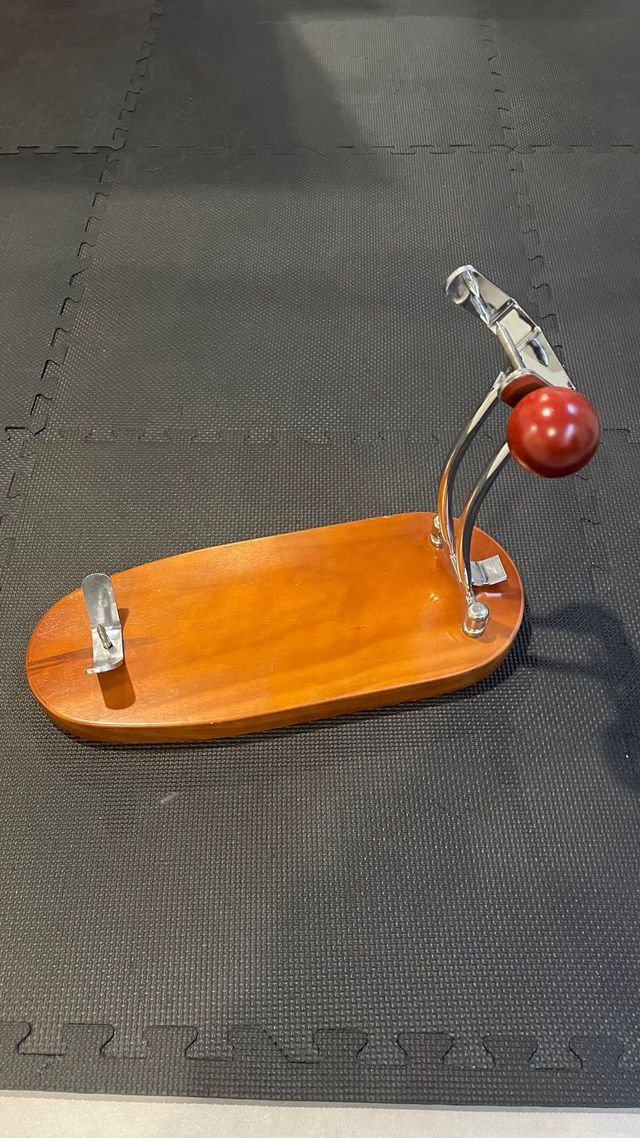 Jamonero de madera y metal
