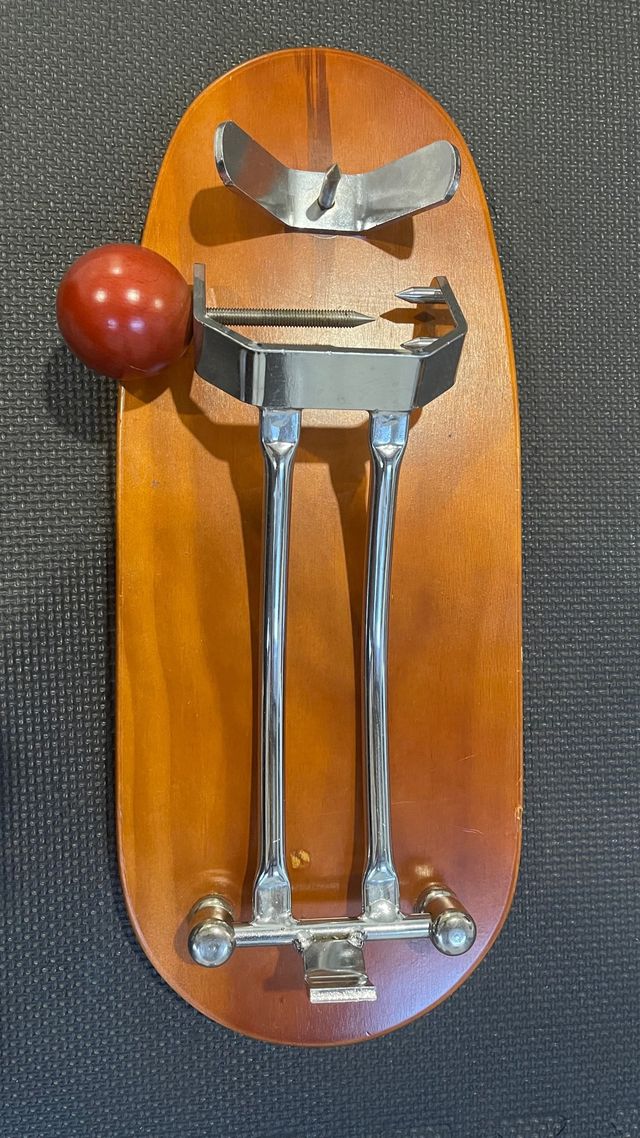 Jamonero de madera y metal