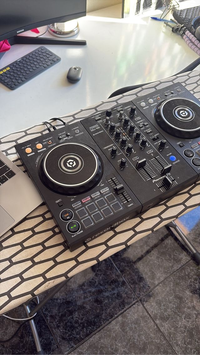 Controlador DJ Pioneer DDJ-400 Negro