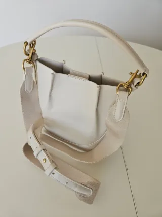 Bolso Zara Beige y Blanco pequeño.