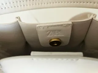Bolso Zara Beige y Blanco pequeño.