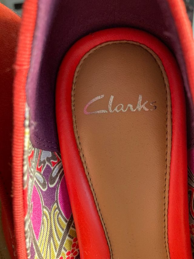 Zapatos de tacón Clarks naranjas