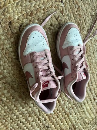 Nike Dunk Rosa y Blanco