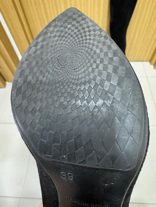 Botas altas negras de piel marca Ana Sáenz