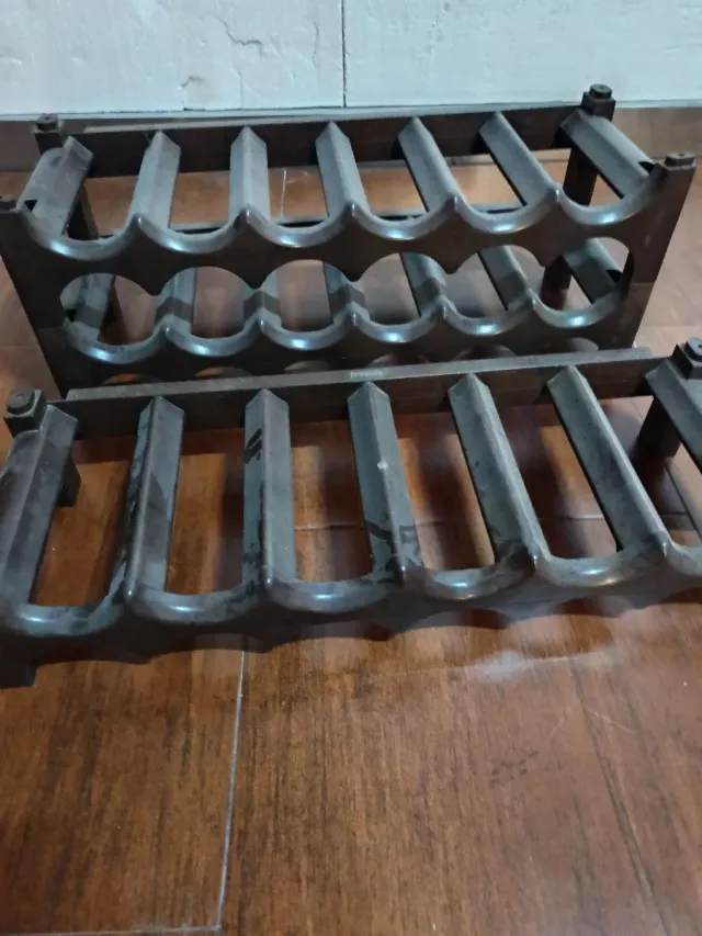 Botellero apilable plástico.