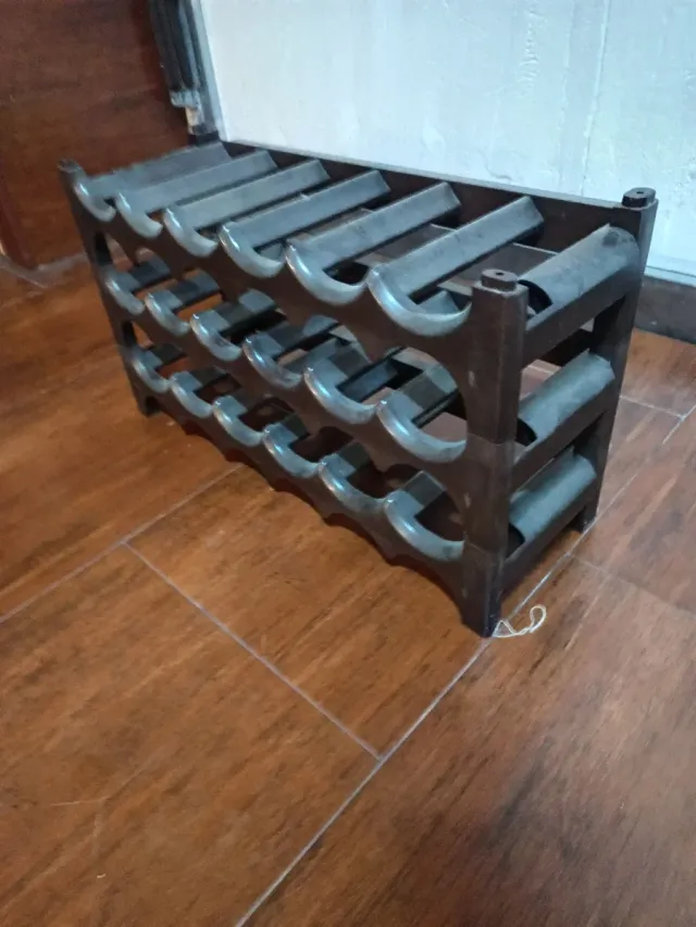 Botellero apilable plástico.