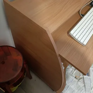 Scrivania per computer in legno