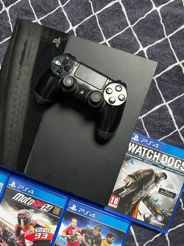 Consola PS4 Fat Negra + 4 Juegos