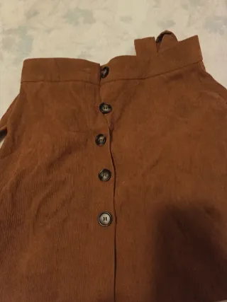 Falda marrón con botones