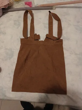 Falda marrón con botones