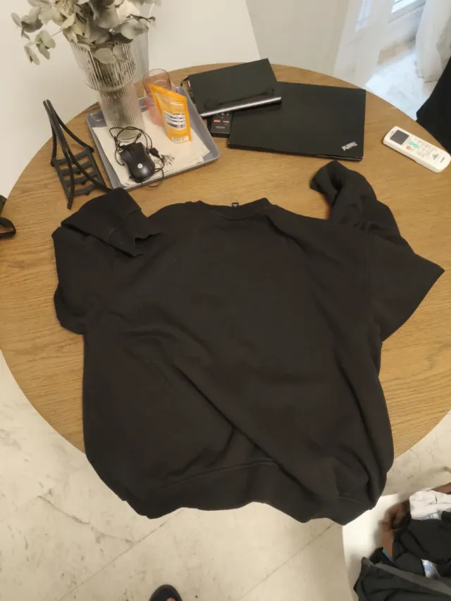 Jersey Negro Manga Larga