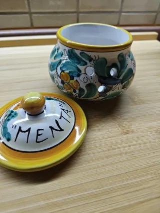 Barattolo porta menta ceramica siciliana