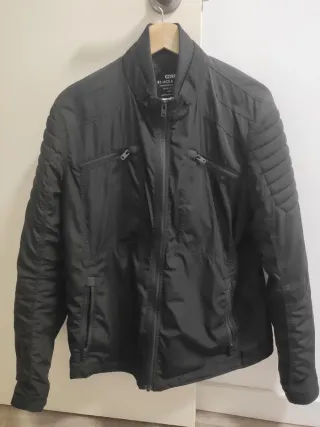 Chaqueta Jack & Jones Negra Estilo Moderno