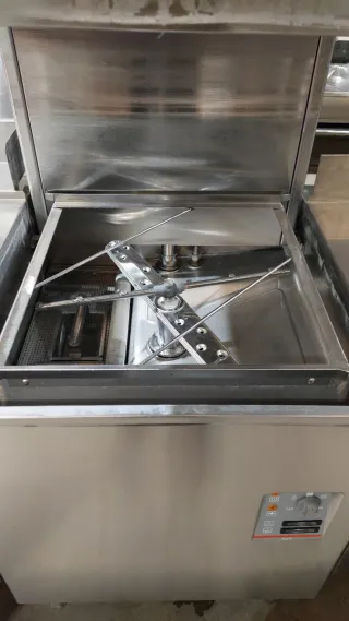 Lavavajillas Cúpula Fagor y mesas