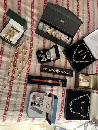 Lote Bisutería Variada - Collares y Relojes