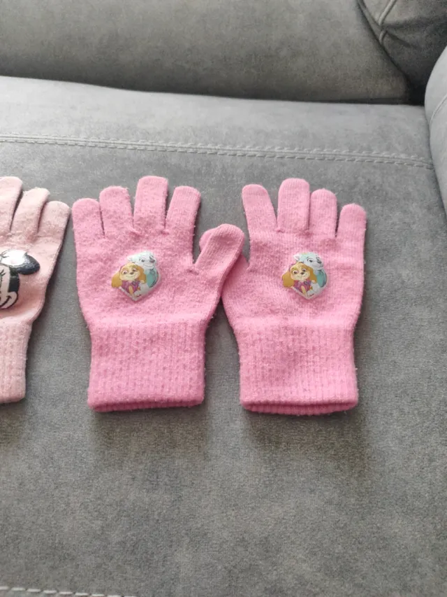 Guantes niña Minnie y Paw Patrol 3€ cada uno
