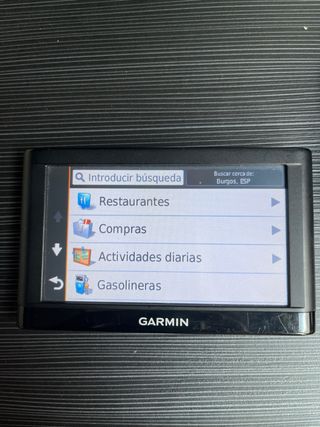 Navegador GPS Garmin con accesorios