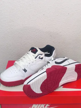 Zapatillas Nike Blancas y Rojas