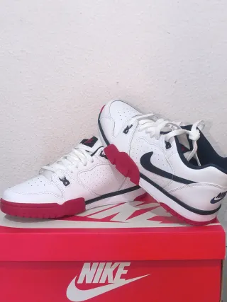 Zapatillas Nike Blancas y Rojas
