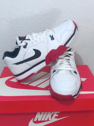 Zapatillas Nike Blancas y Rojas