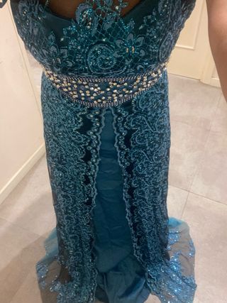 Vestido todo pedrería talla 40 un solo uso
