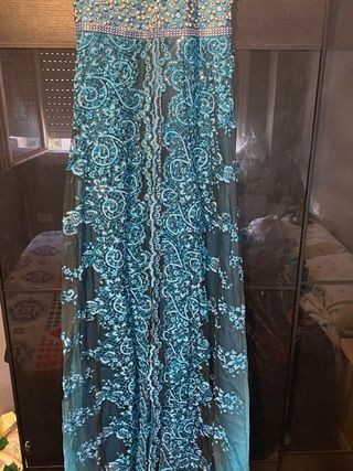 Vestido todo pedrería talla 40 un solo uso