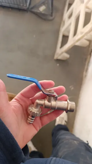 Grifo de bola 1/2 con salida para manguera