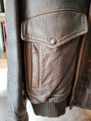 Chaqueta de cuero marrón estilo aviador